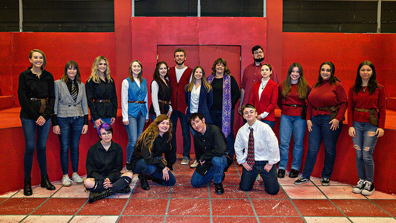 The cast of Juliet and Romeo stands in two rows